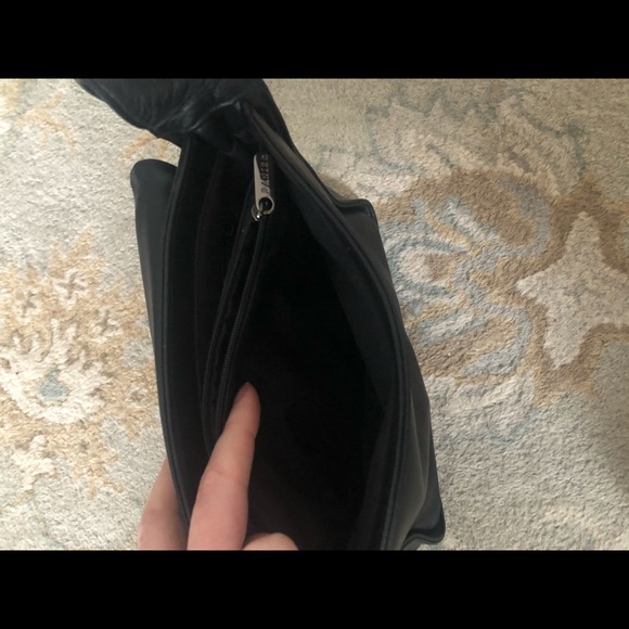 Beautiful leather Danier purse - Picture 11 of 12